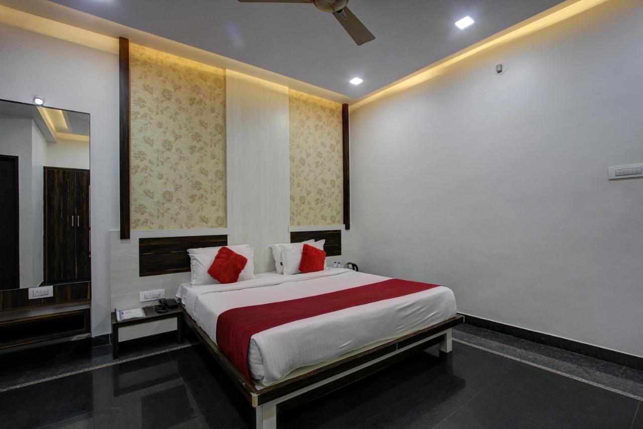 Hotel Le Grande Bijapur  Exterior photo